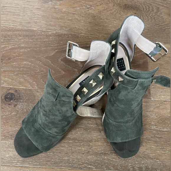 Black house white studded espadrilles - Picture 2 of 2